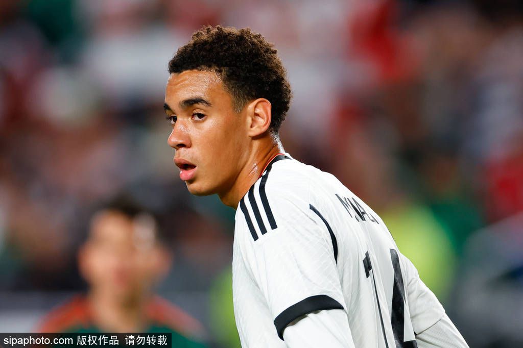 此前有多家意媒称罗马、米兰有意租借查洛巴，但根据FIFA新规，切尔西已无法外租球员。